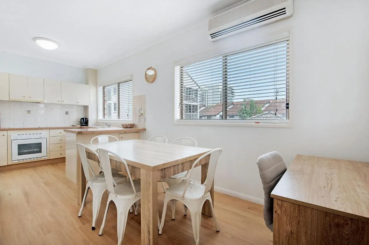 Southport Spacious Three Bedroom Getaway - Coasthm Gold Coast Australia