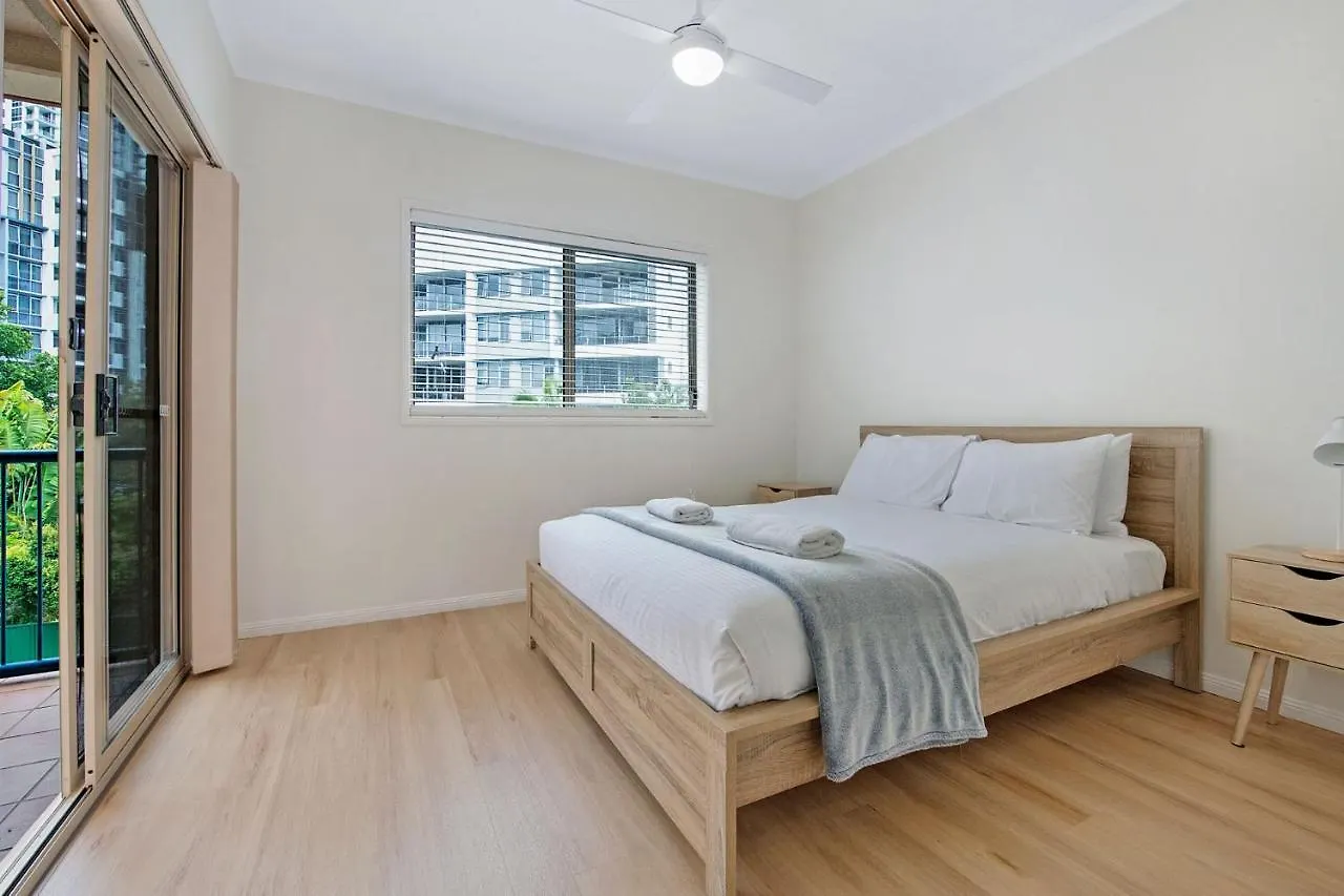 Southport Spacious Three Bedroom Getaway - Coasthm Gold Coast 0*,