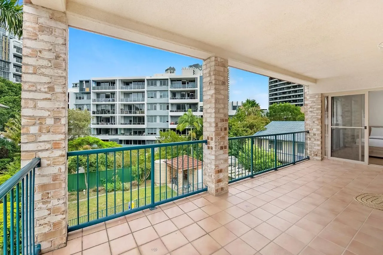 Apartment Southport Spacious Three Bedroom Getaway - Coasthm Gold Coast