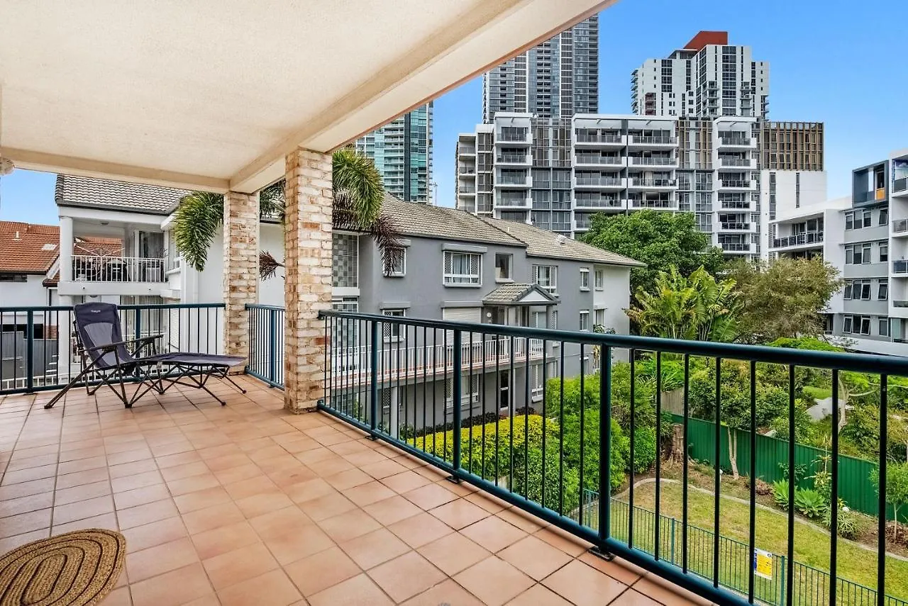 Apartment Southport Spacious Three Bedroom Getaway - Coasthm Gold Coast