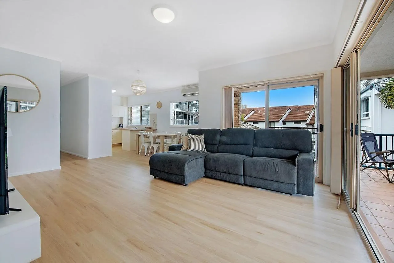 Southport Spacious Three Bedroom Getaway - Coasthm Gold Coast Apartment